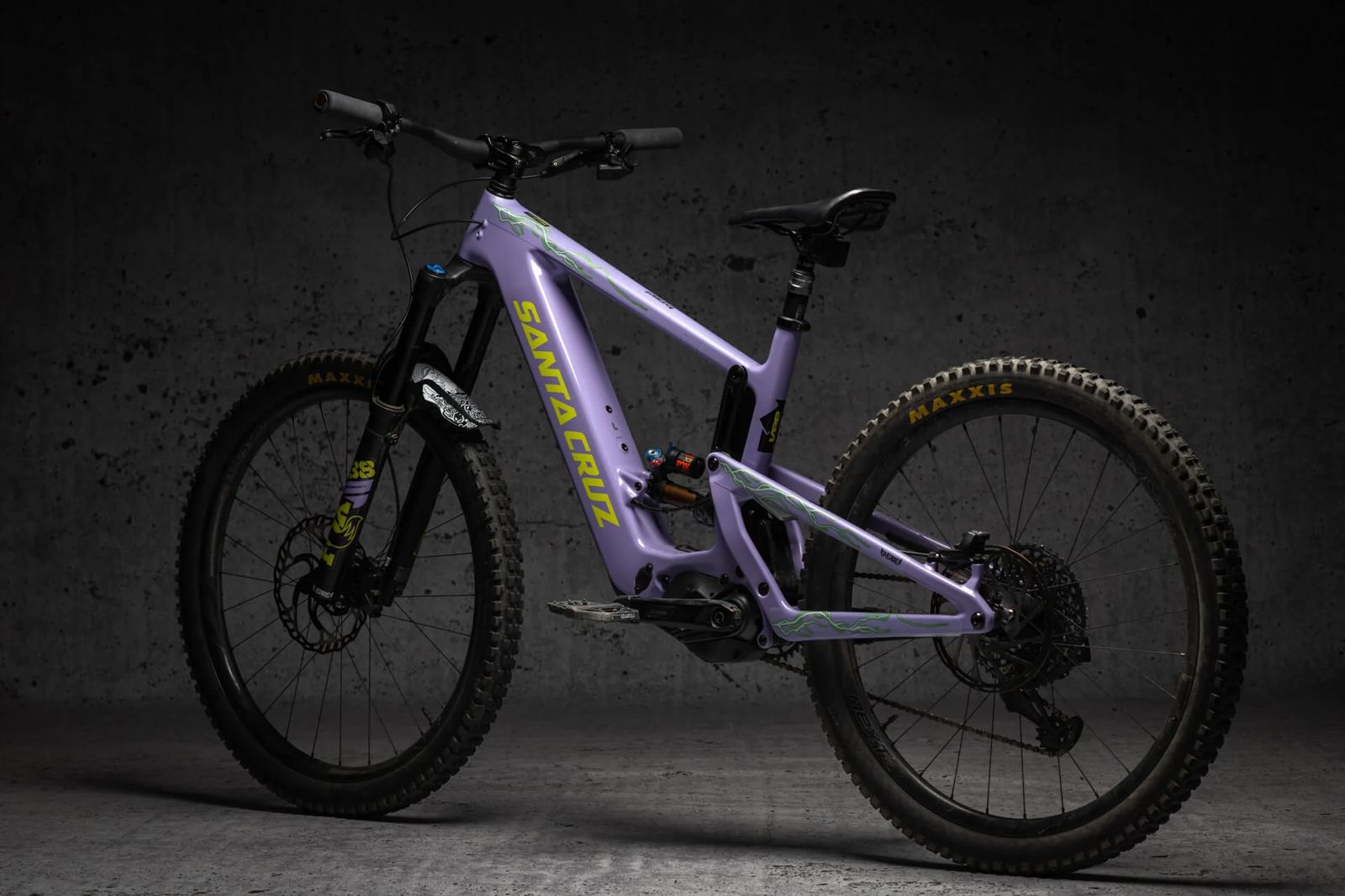 LIGHTNING E-BIKE