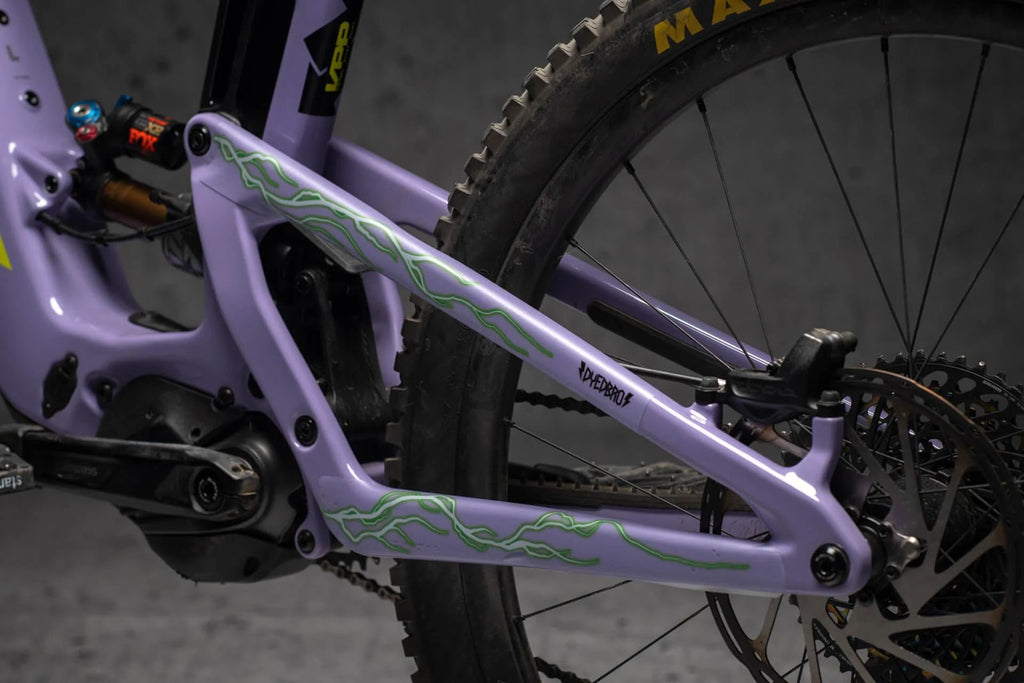 LIGHTNING E-BIKE
