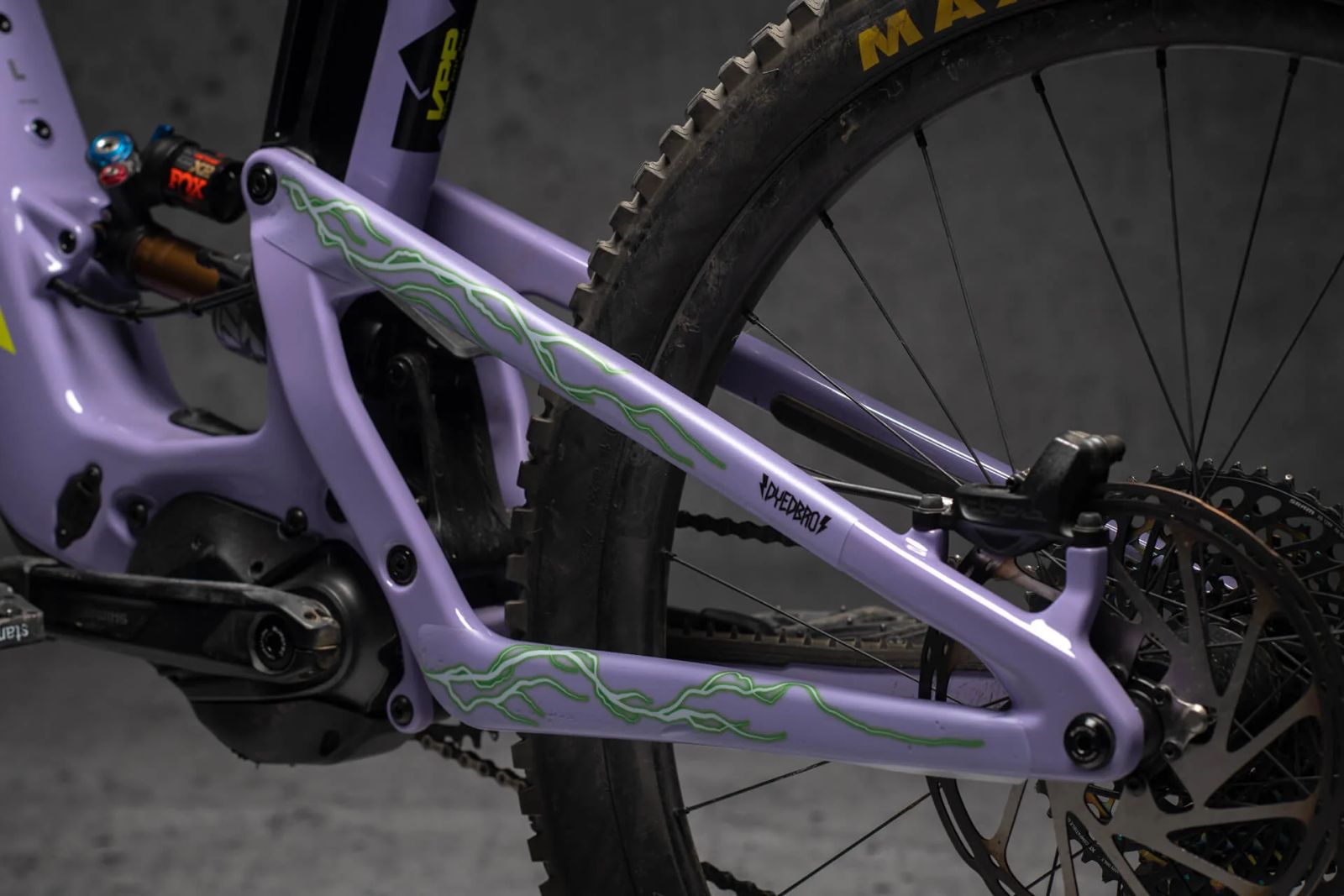 LIGHTNING E-BIKE