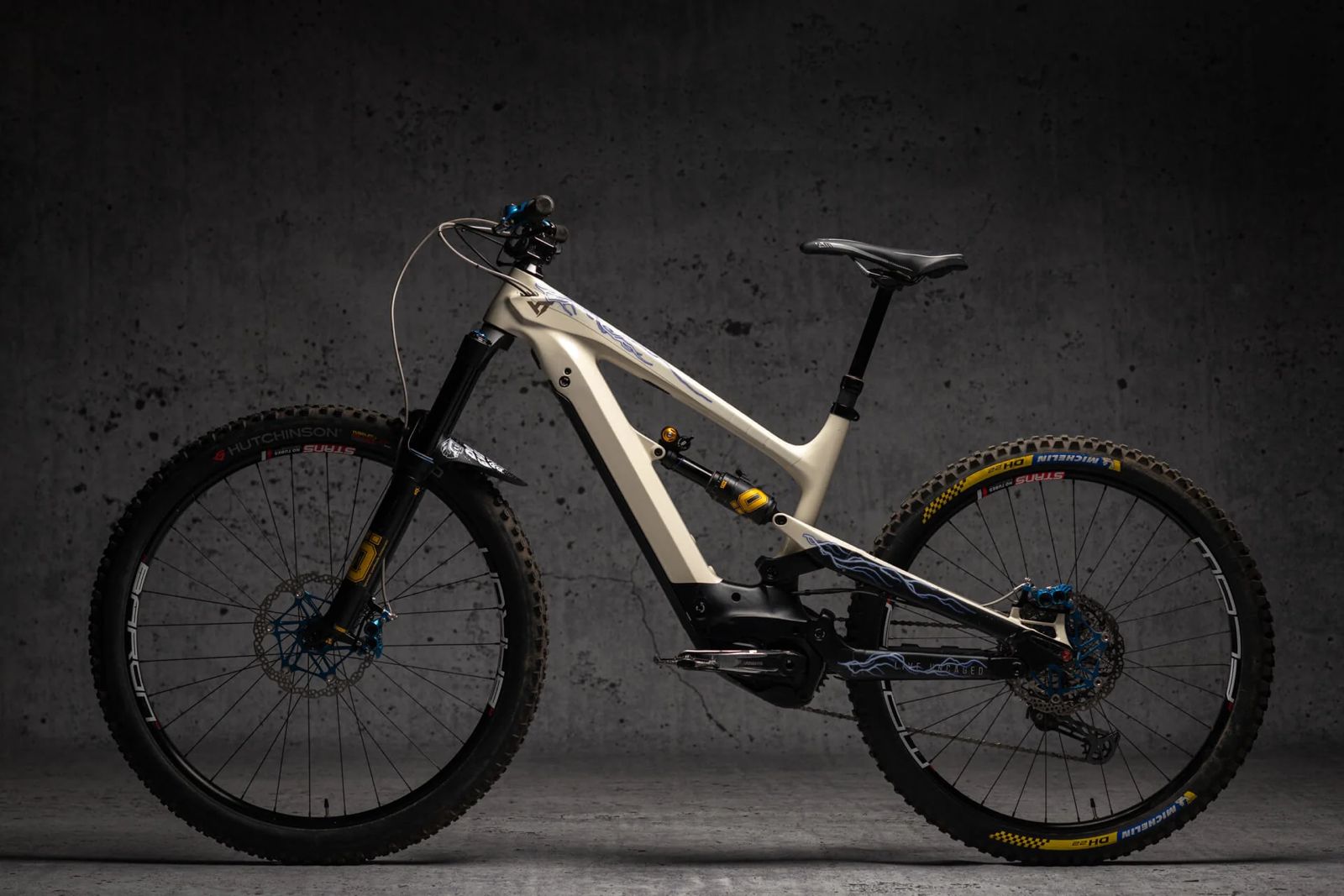 LIGHTNING E-BIKE