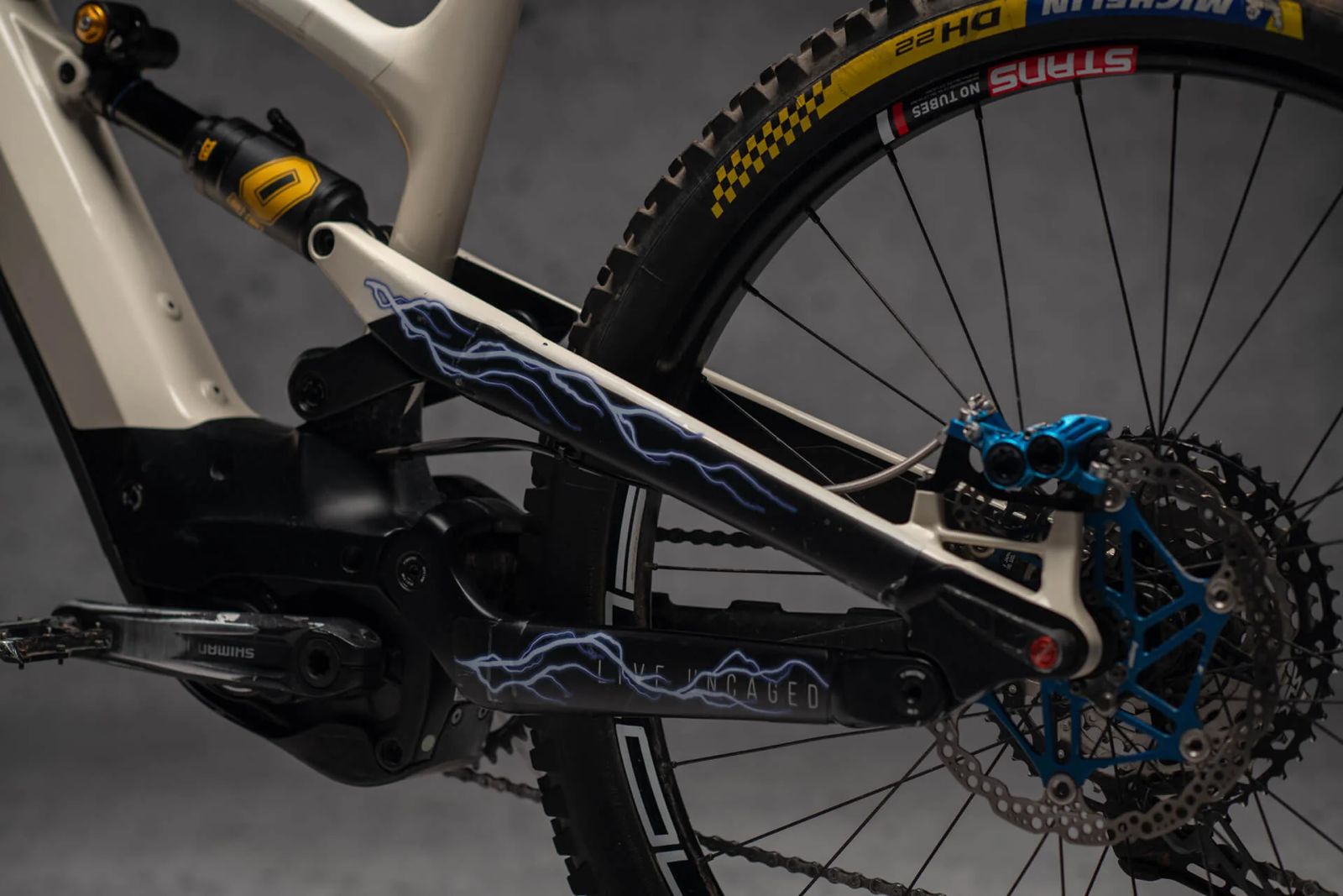 LIGHTNING E-BIKE