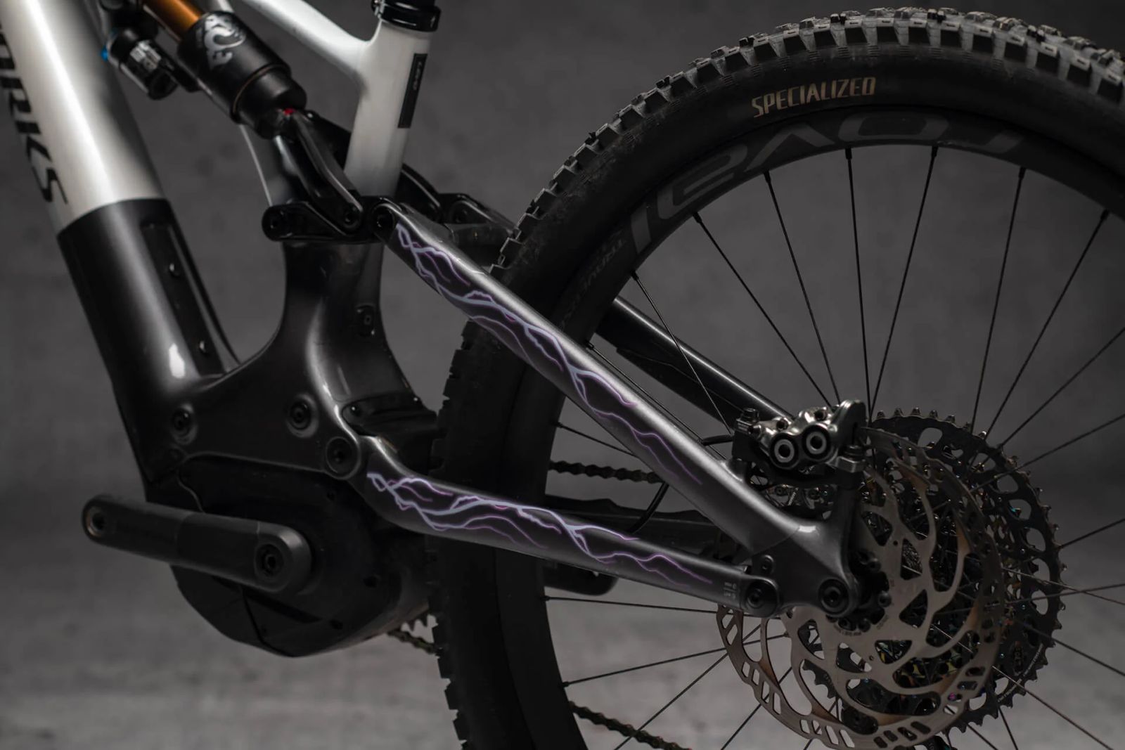 LIGHTNING E-BIKE
