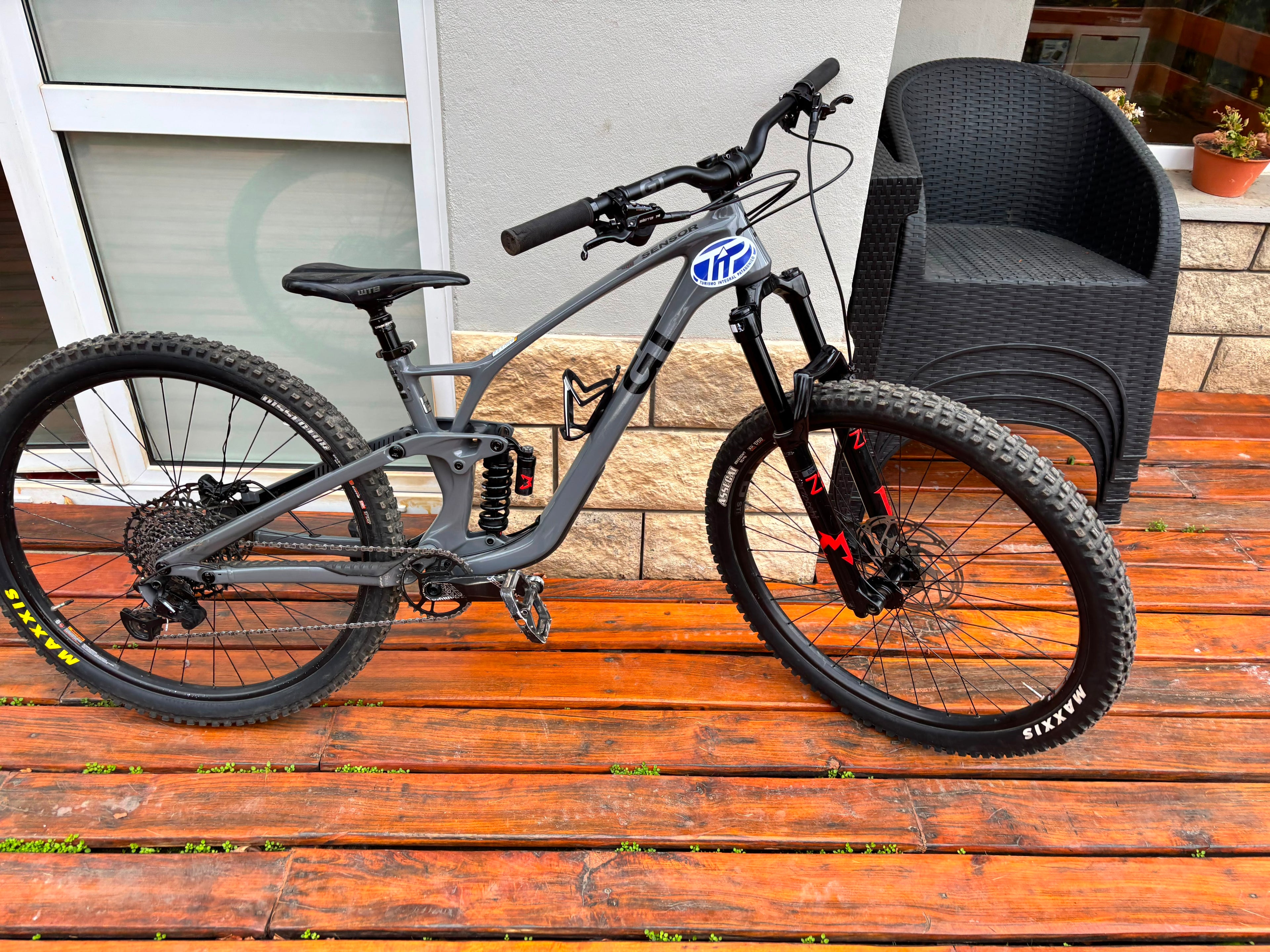 GT SENSOR CARBON ELITE